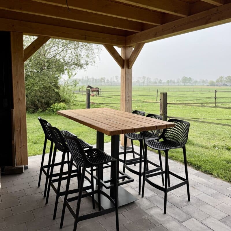 Bartafel Buiten met krukken
