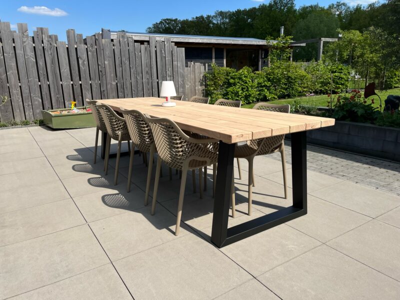 Tafel met stoelen