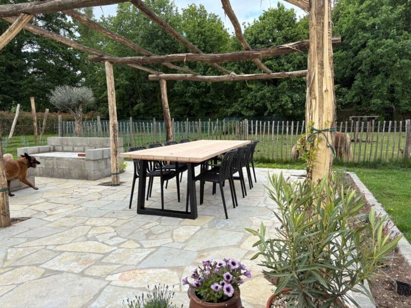 Tuintafel Tamara | Buitentafel | Trapezium Staal | Douglas Hout terras ontwerp tuininspiratie