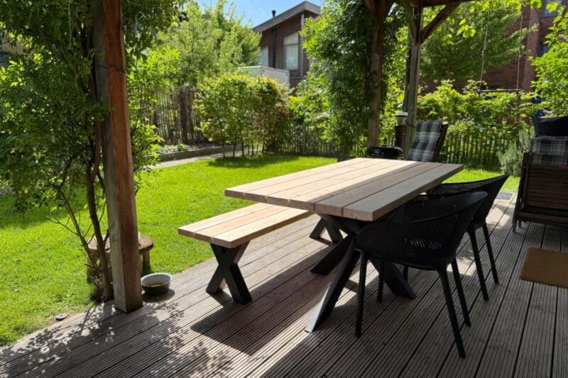 Tuintafel met bank Buitentafel | Matrix Poot Staal | Douglas Hout overkapping inspiratie