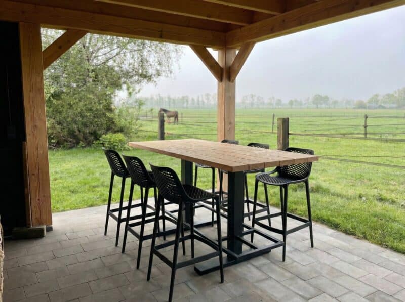 Bartafel onder overkapping