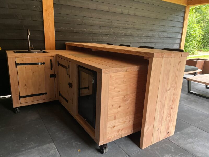 Buitenkeuken Douglas met koelkast1366_500kb