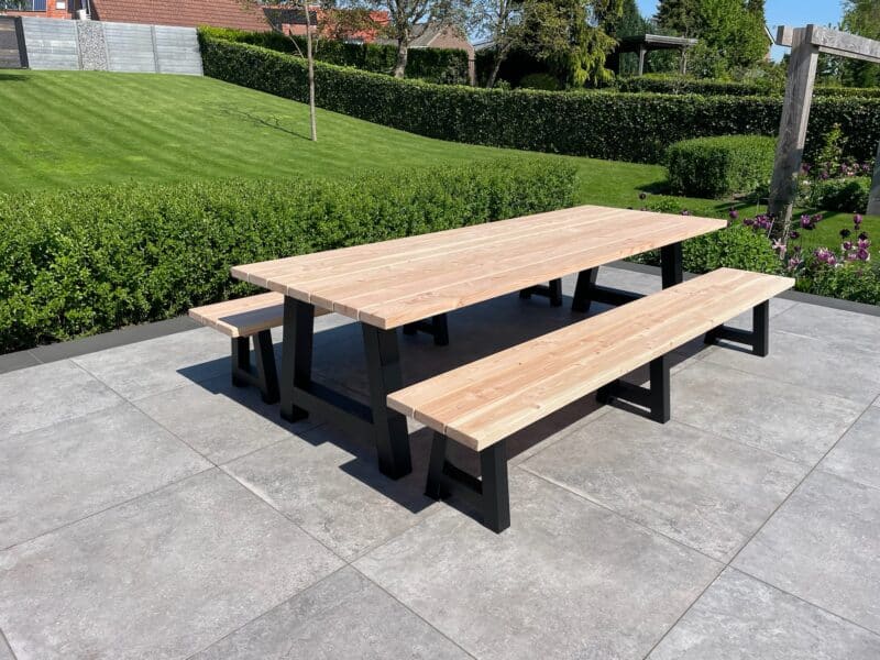 Tuintafel Douglas met tuinbank A poot 300x105cm