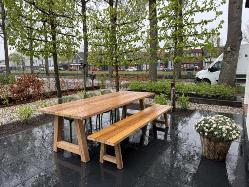 Tuintafel Anita | A poten hout | Buitentafel | Iroko hout
