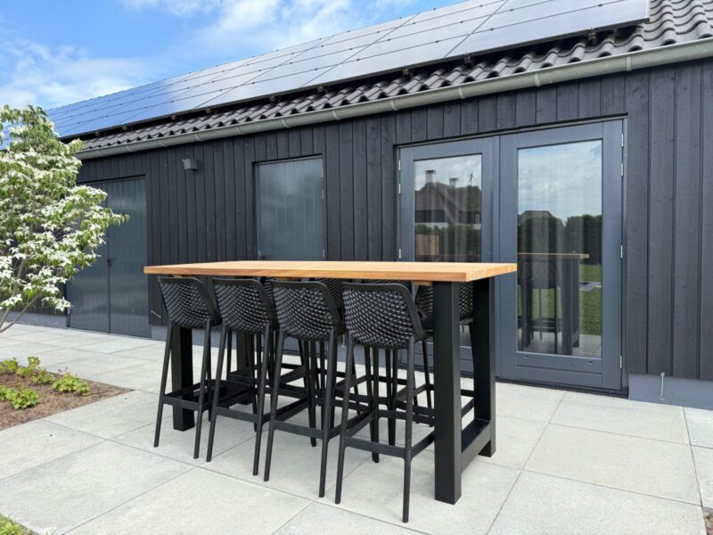 Bartafel 8 personen H poot Iroko hardhout