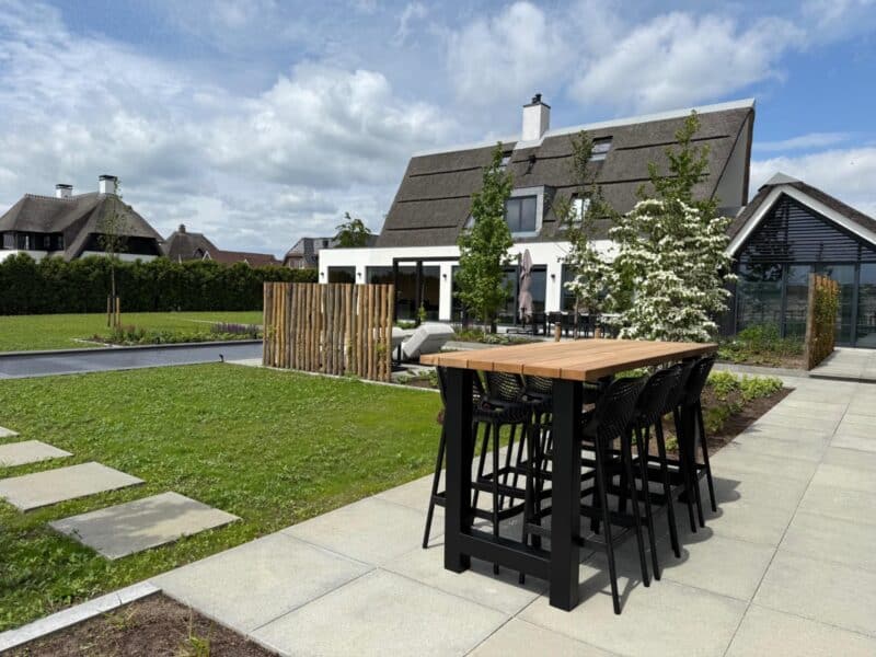 Bartafel 8 personen H poot Iroko hardhout