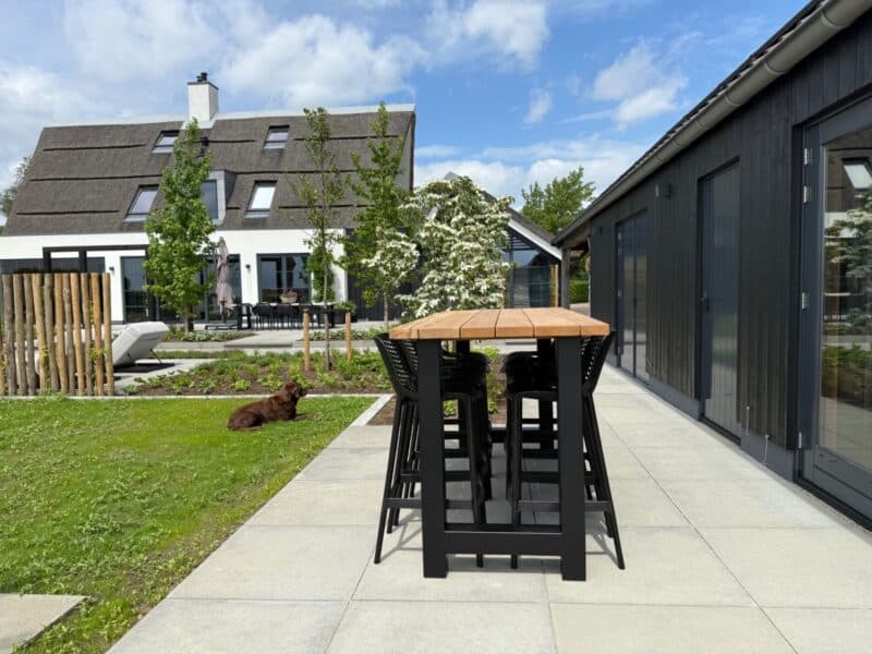 Bartafel 8 personen H poot Iroko hardhout