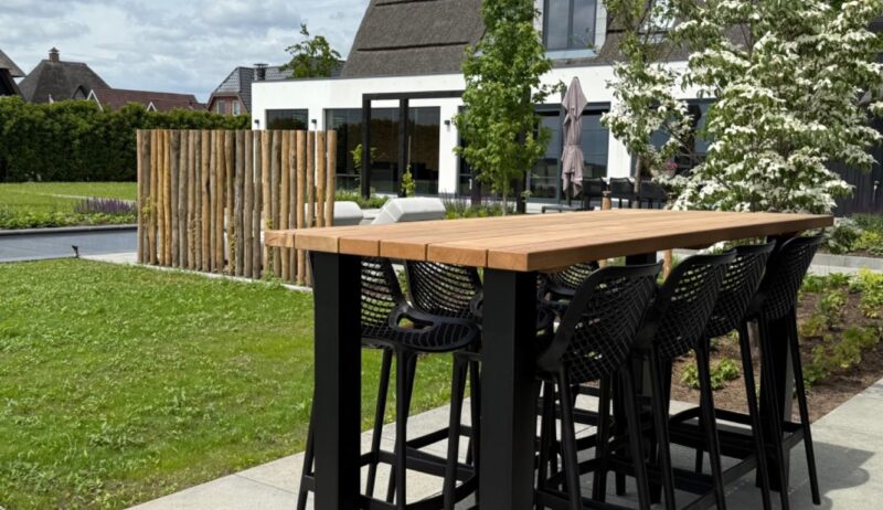 Bartafel 8 personen H poot Iroko hardhout