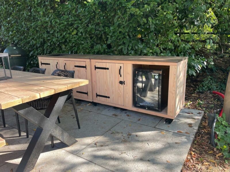 Buitenkeuken Douglas Portland met spoelbak en koelkast en keramisch blad donker