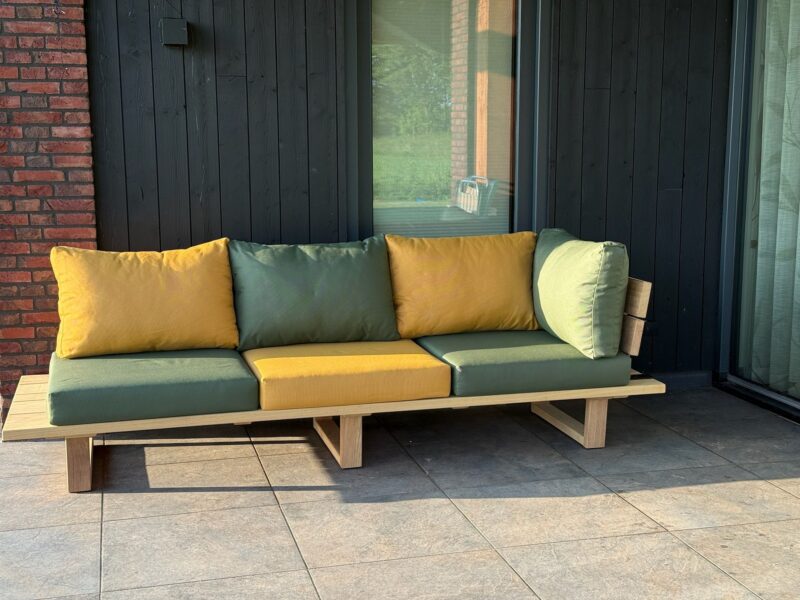 Tuininrichting Loungebank met leuning inspiratie groen en geel Luna hardhout iroko