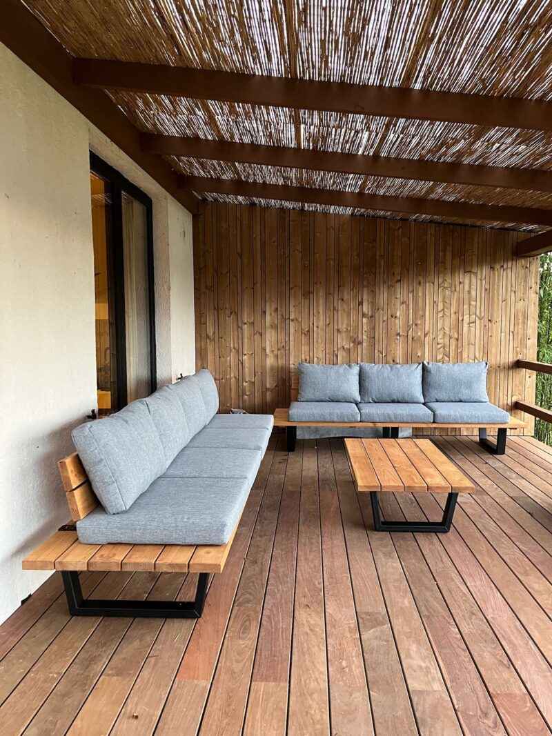 Terras tuininspiratie Douglas Loungeset met tuintafel en salontafel grijze kussens rechte loungesbank 3 personen stalen onderstel21